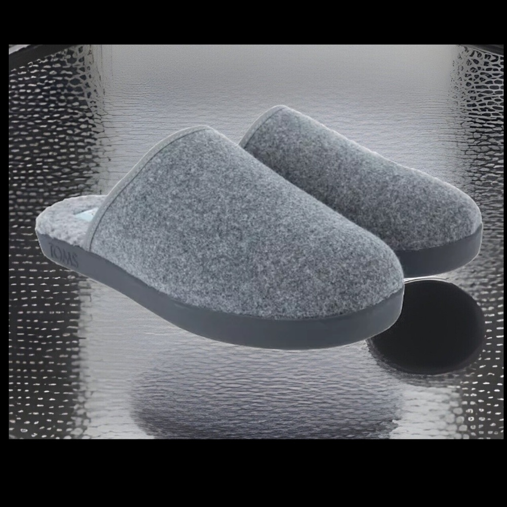 TOMS Harbor Slip-Ons Smoke Grey Fur Fleece Shearling Style Indoor Outdoor Shoes